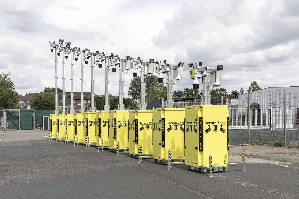 Secura Boxen in verschiedenen Höhen aufgereiht Secura Boxen in verschiedenen Höhen aufgereiht