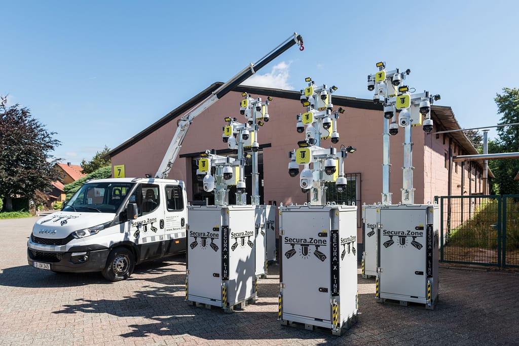 mobile Videoüberwachung mobile Alarmtechnik 8x Baustellenüberwachung Box Secura Zone G-Line/G-25-Berserker-Kranwagen-Mast-ausgefahren