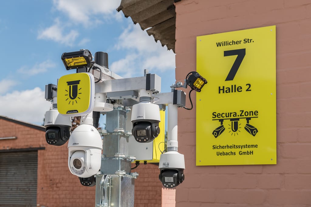 Baustellenüberwachung-Systemkopf G-25-PTZ-5-Berserkervor Werbeschild Secura.Zone Baustellenüberwachung-Systemkopf G-25-PTZ-5-Berserkervor Werbeschild Secura.Zone