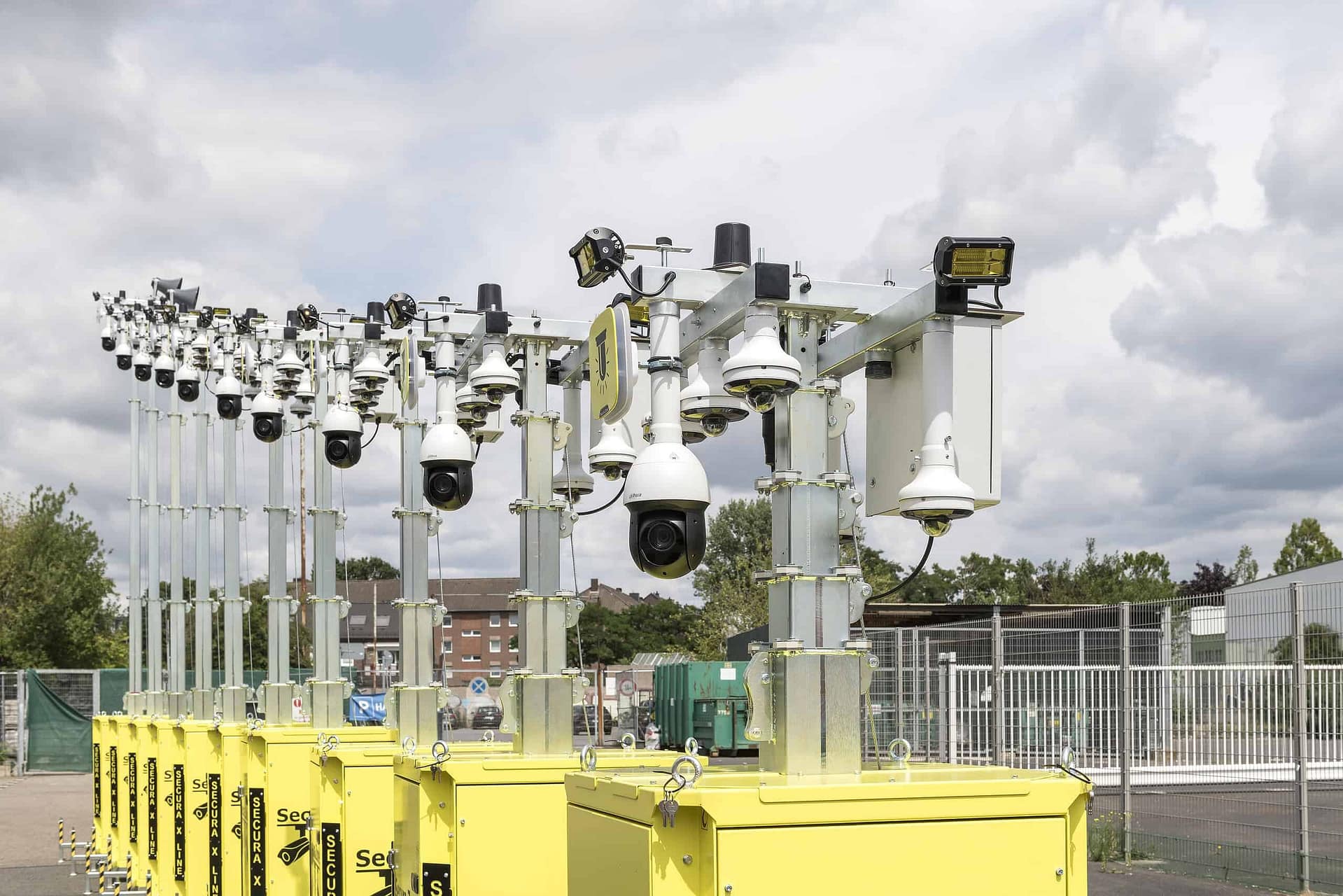 Secura X-Line Boxen 10 Stk. der Höhe nach aufgereiht Secura X-Line Boxen 10 Stk. der Höhe nach aufgereiht