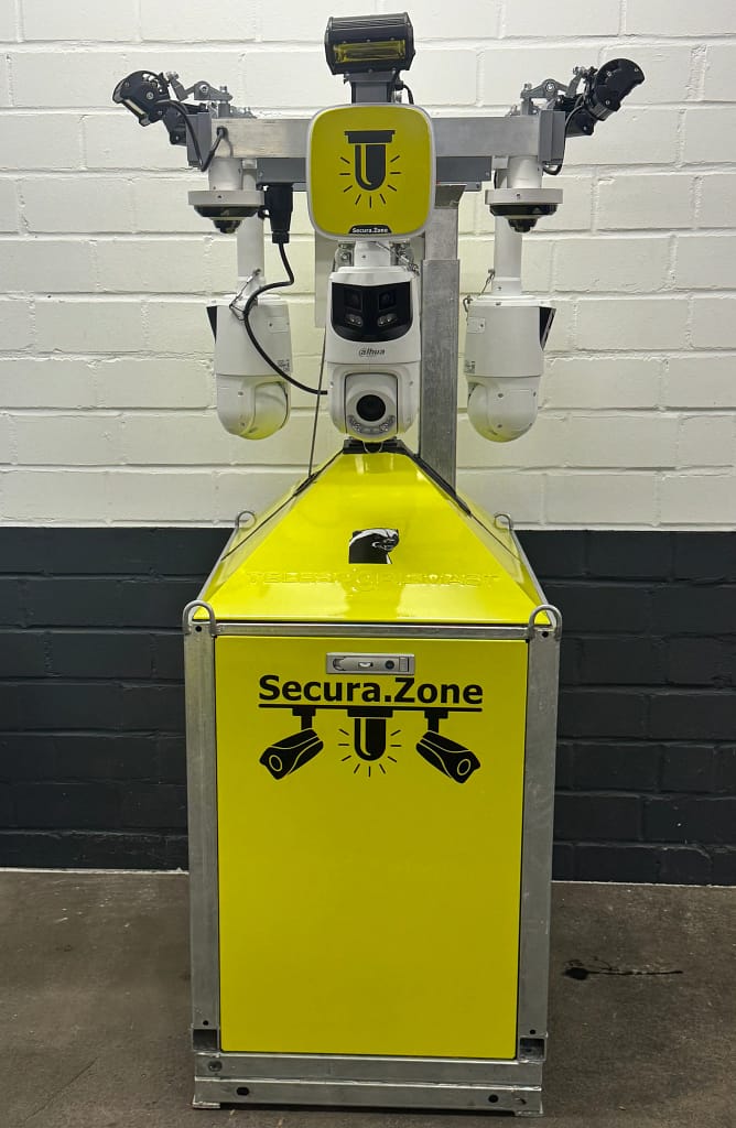 R-26 System Minibox Vorderseite: Kompakte Überwachungskamera mit PTZ-Zoom und 180-Grad Panoramalinsen, Serie Ratel. R-26 System Minibox Vorderseite: Kompakte Überwachungskamera mit PTZ-Zoom und 180-Grad Panoramalinsen, Serie Ratel.