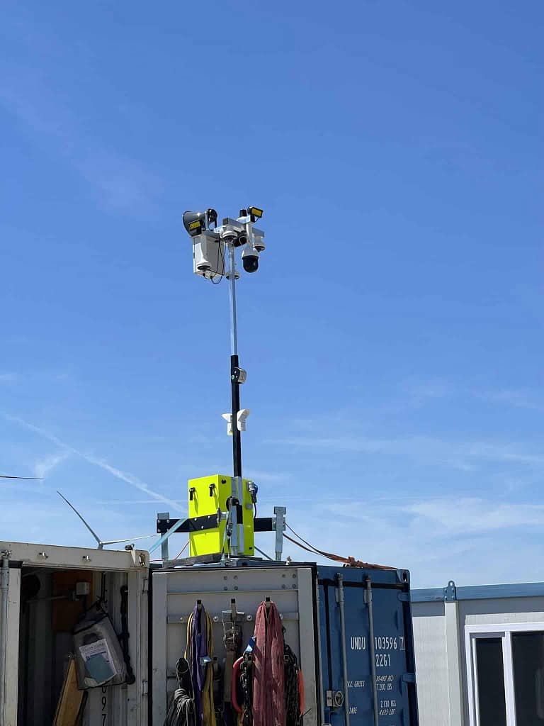 Mini-Turm auf Materialcontainer Mini-Turm auf Materialcontainer