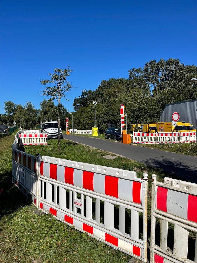 Perimeterschutz-Busschranke-Lieferung-und-Aufbau-2 Perimeterschutz-Busschranke-Lieferung-und-Aufbau-2